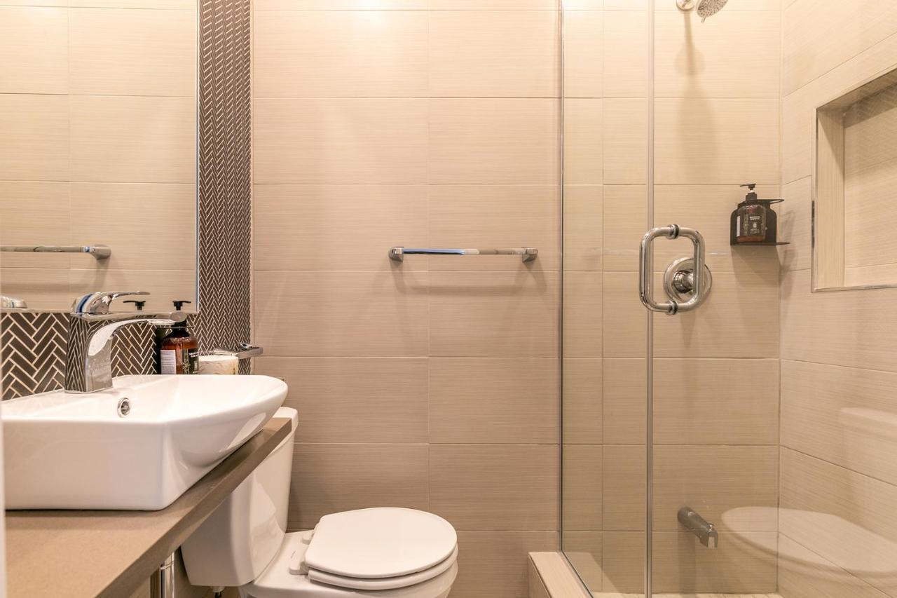 Central Hotel Монреаль Экстерьер фото